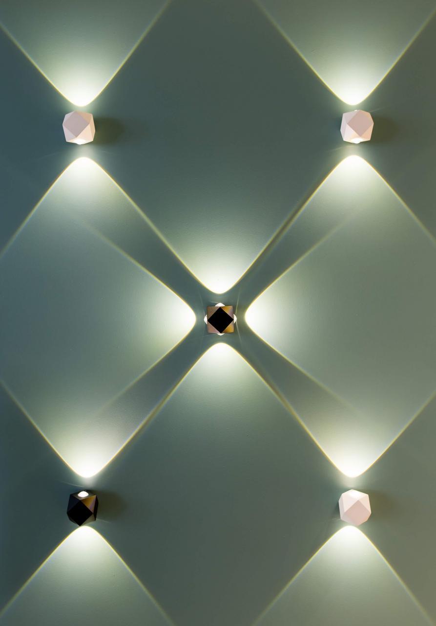 Картинка Уличный настенный светодиодный светильник Odeon Light Diamanta 4218/4WL