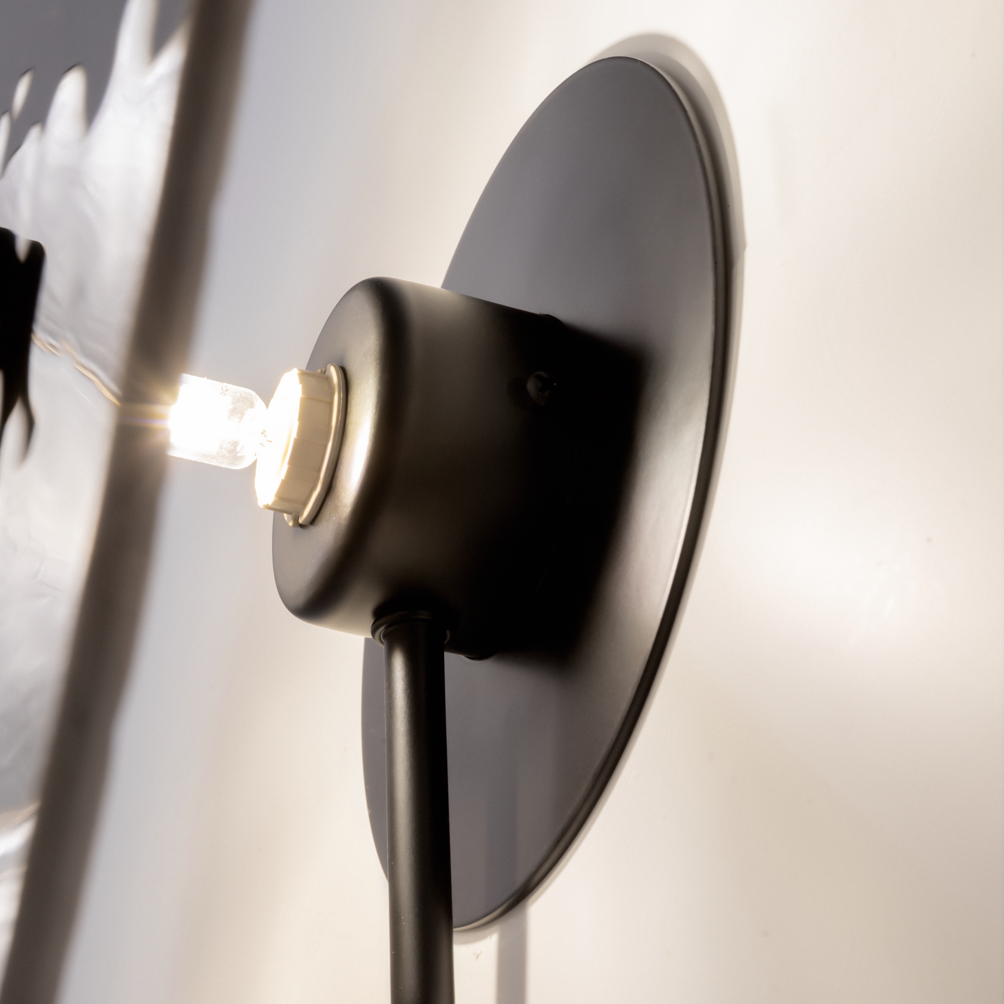 Картинка Настенный светильник (бра) Maytoni MOD305WL-01B