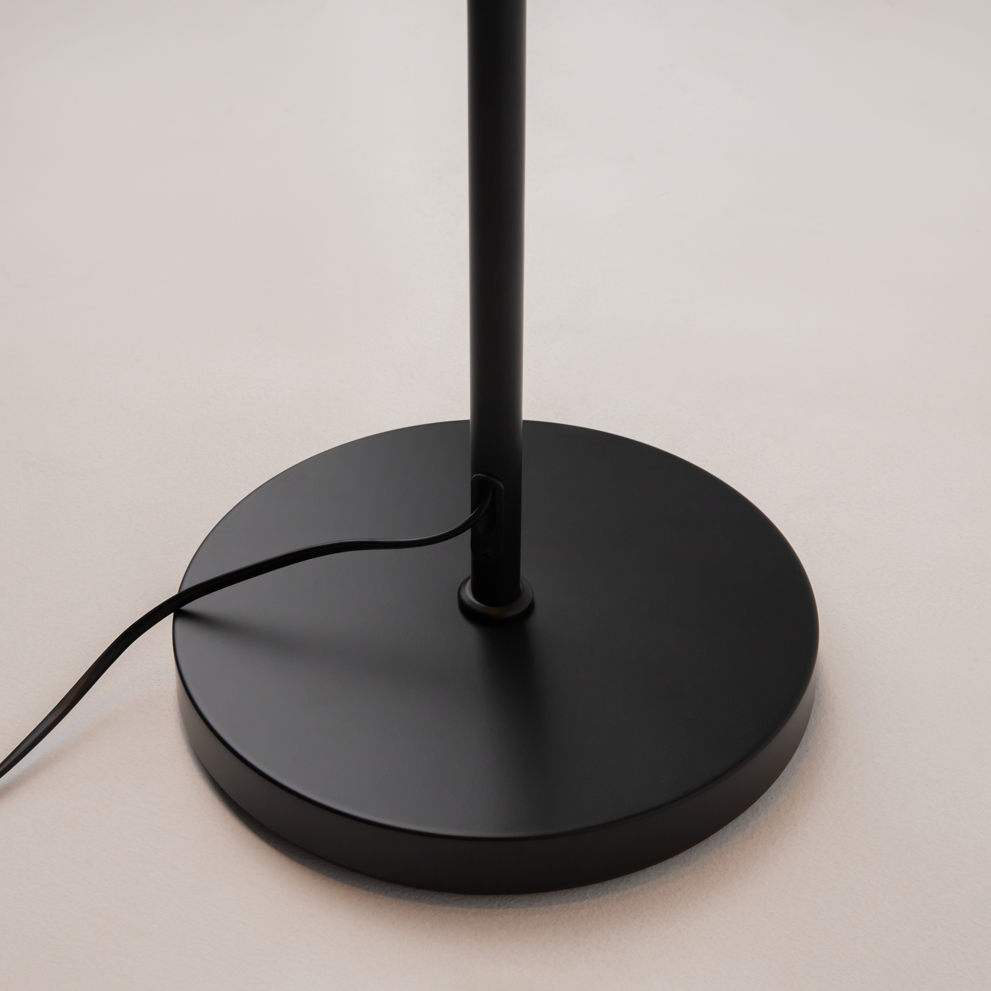 Картинка Напольный светильник (торшер) Maytoni MOD070FL-L12B3K