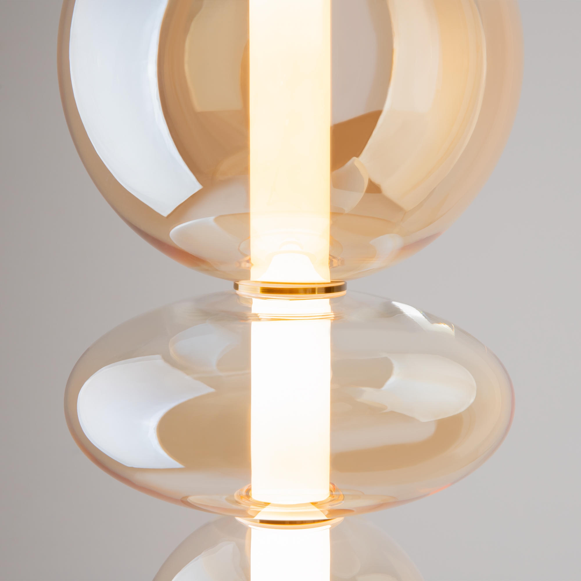 Картинка Напольный светильник (торшер) Maytoni MOD307FL-L40BS3K