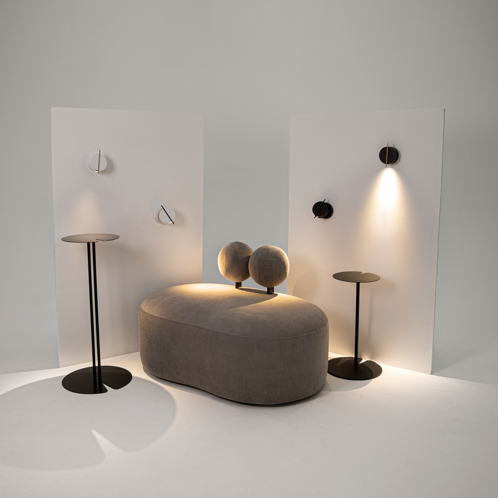 Картинка Настенный светильник (бра) Maytoni MOD180WL-L4B3K