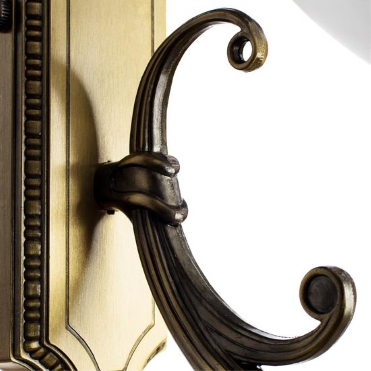 Картинка Бра Arte Lamp Windsor White A3777AP-1AB