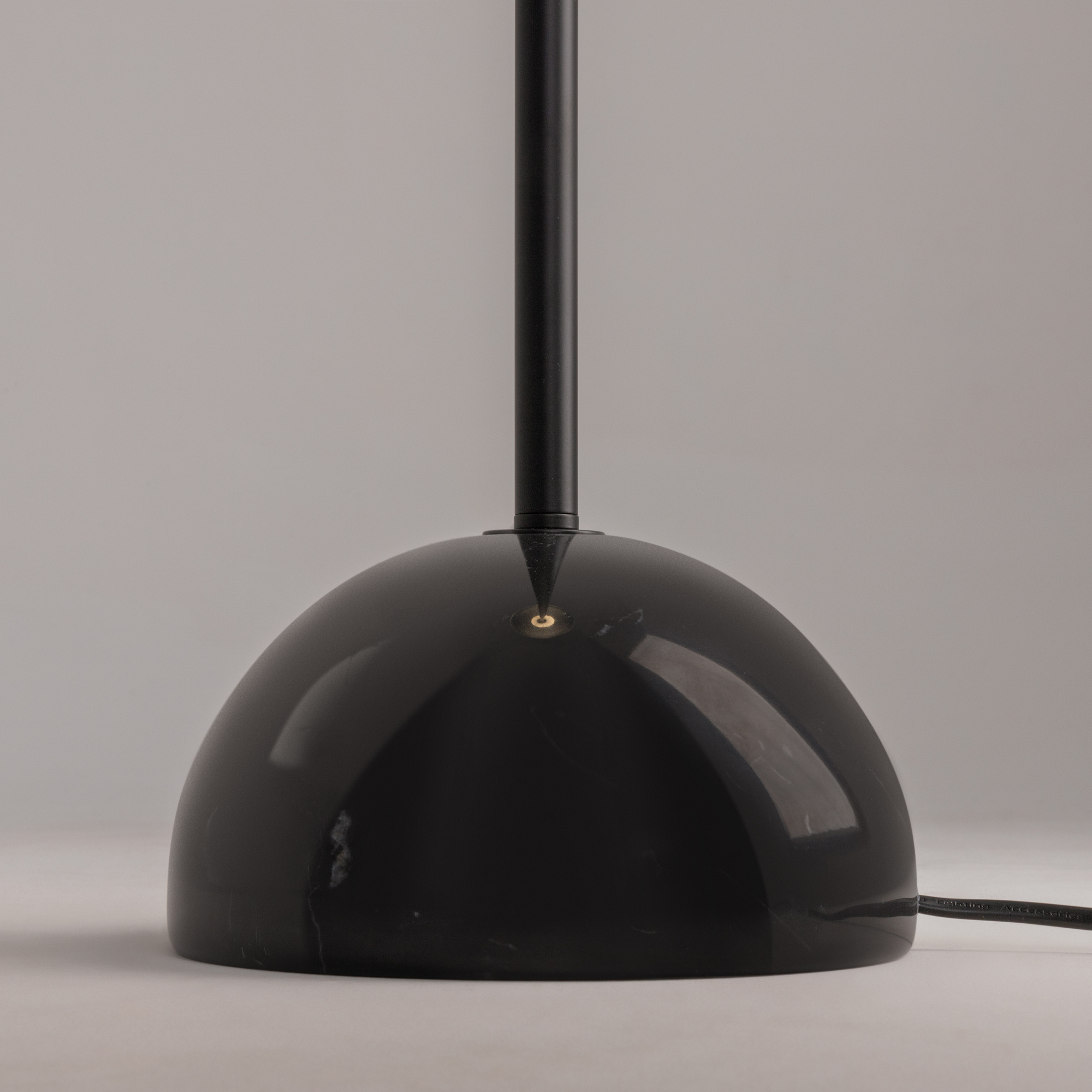 Картинка Напольный светильник (торшер) Maytoni MOD177FL-01B