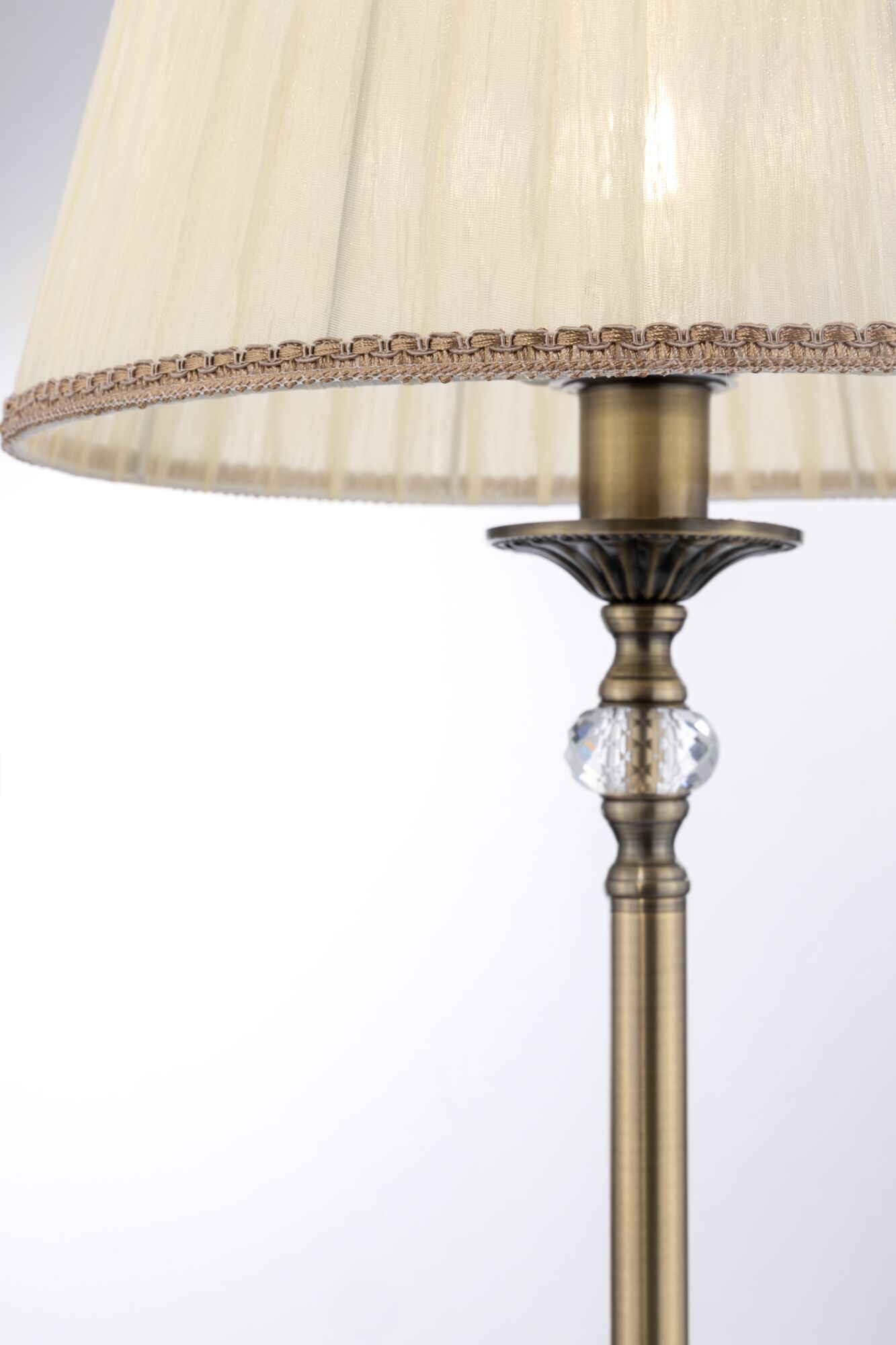 Картинка Торшер Maytoni Soffia RC093-FL-01-R