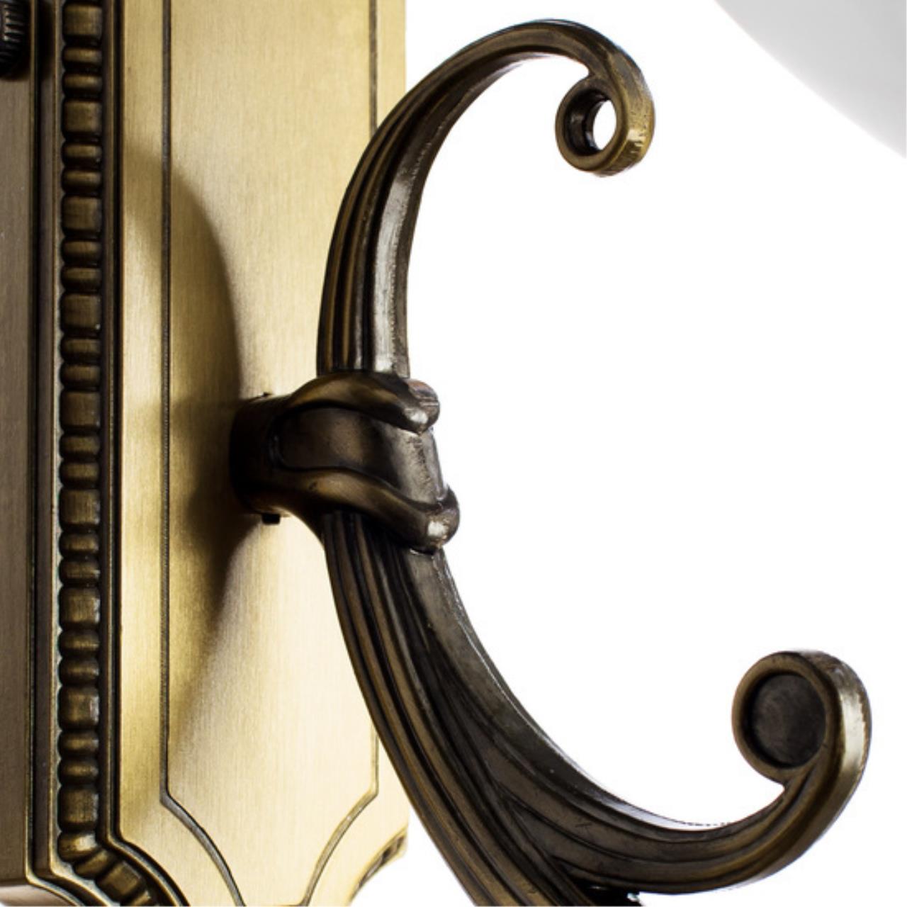 Картинка Бра Arte Lamp Windsor White A3777AP-1AB