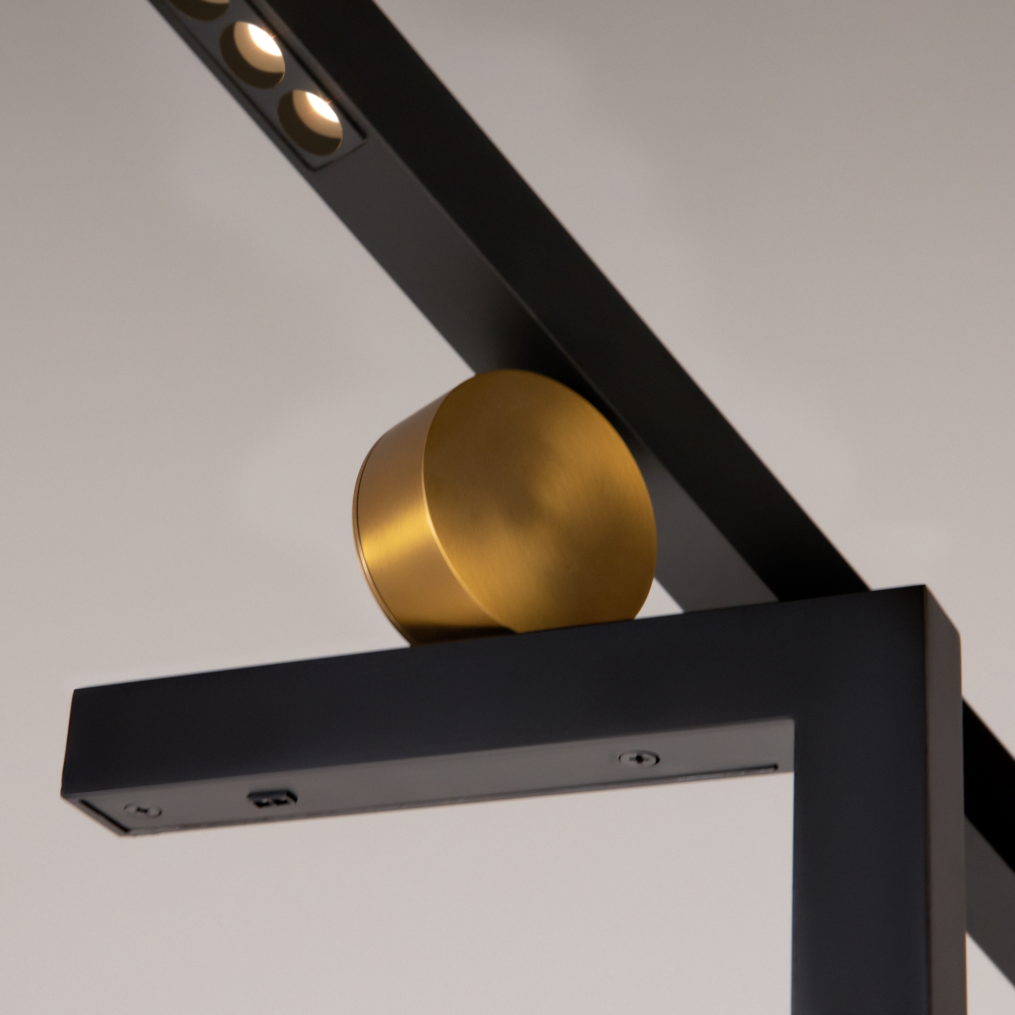 Картинка Напольный светильник (торшер) Maytoni MOD363FL-L14B3K