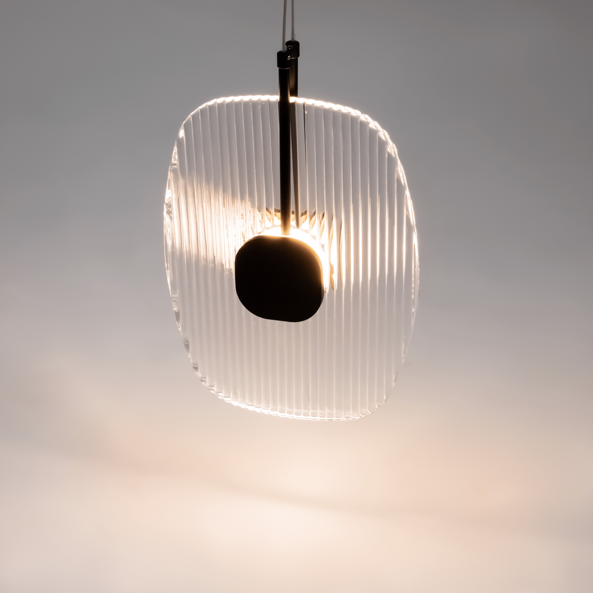 Картинка Подвесной светильник Maytoni MOD152PL-L1BK