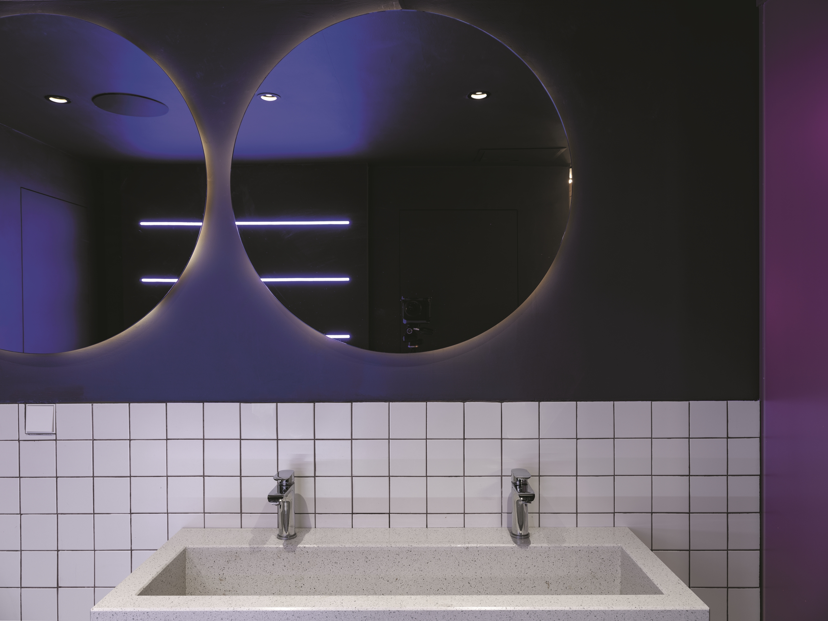 Картинка Встраиваемый светильник Maytoni Atom DL023-2-01B