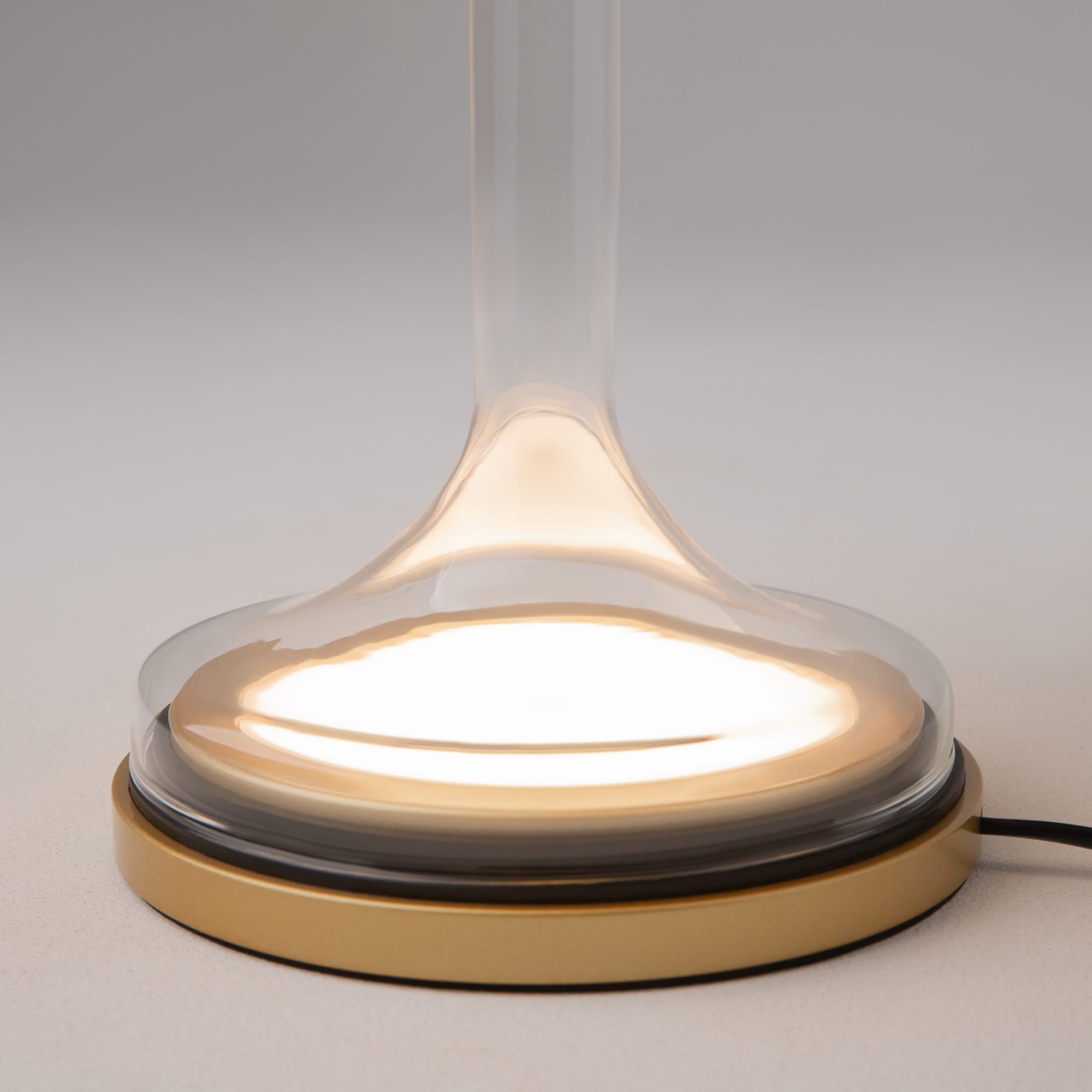 Картинка Настольный светильник Maytoni MOD286TL-L18G3K